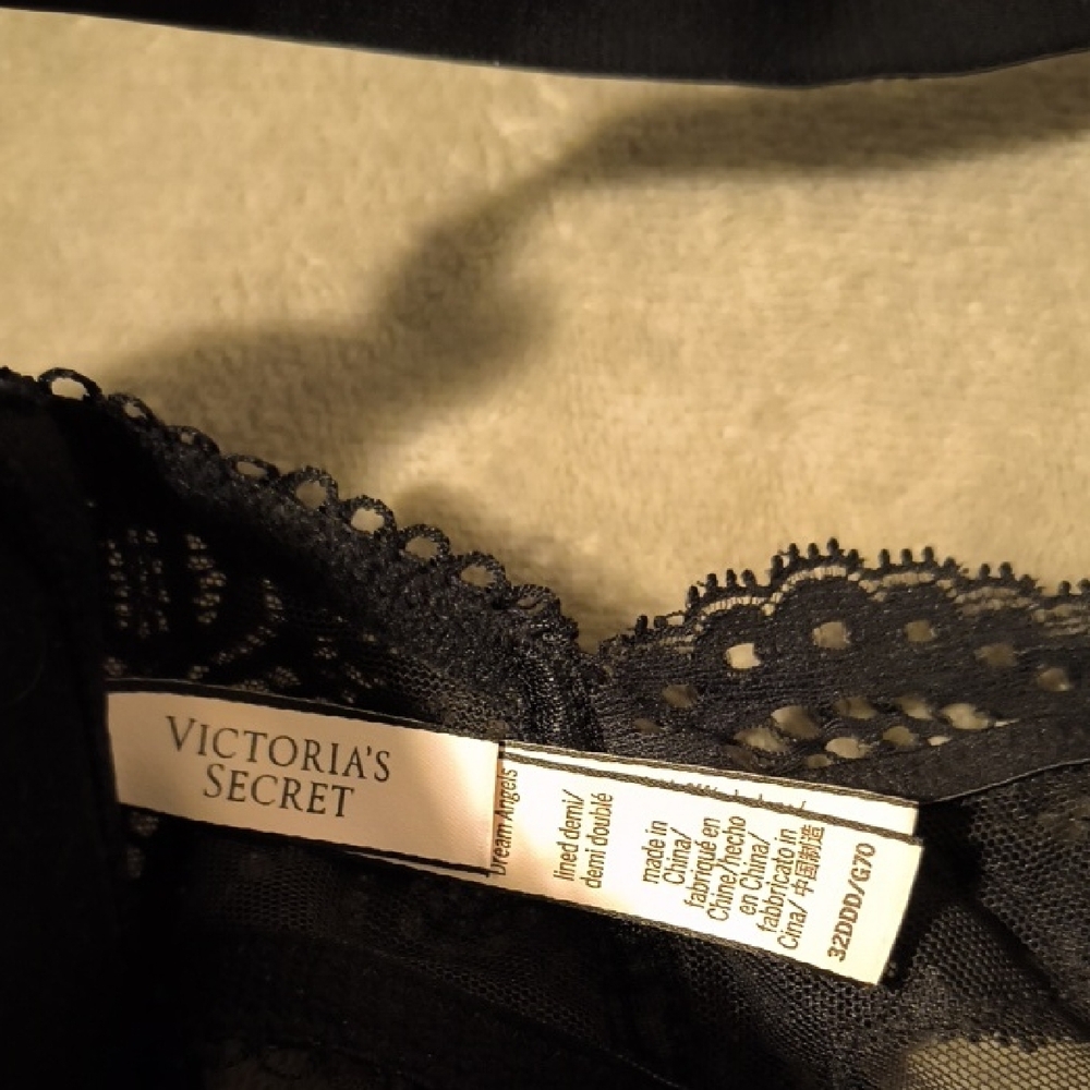 Victoria's Secret | Black Lace Halter Bra - Picture 2 of 4